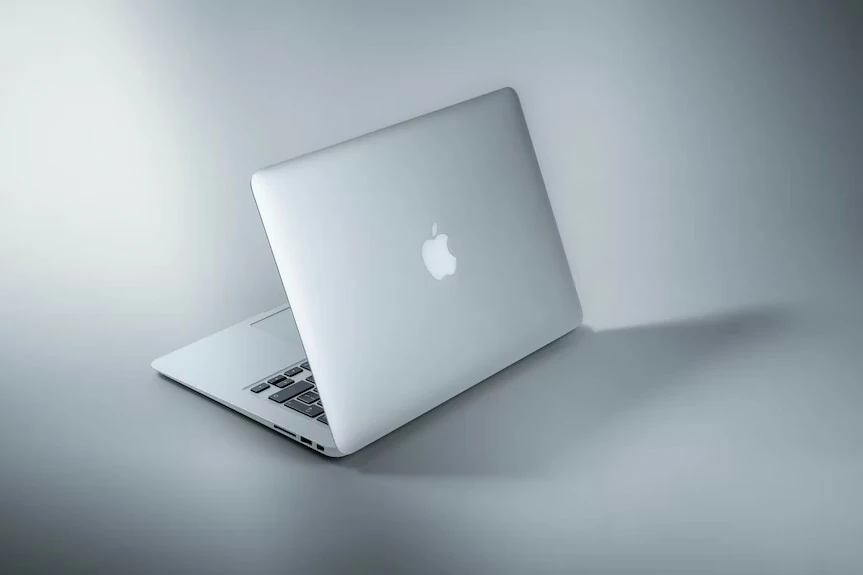 Mengecek Kondisi Fisik Laptop Bekas Tritop.co.id