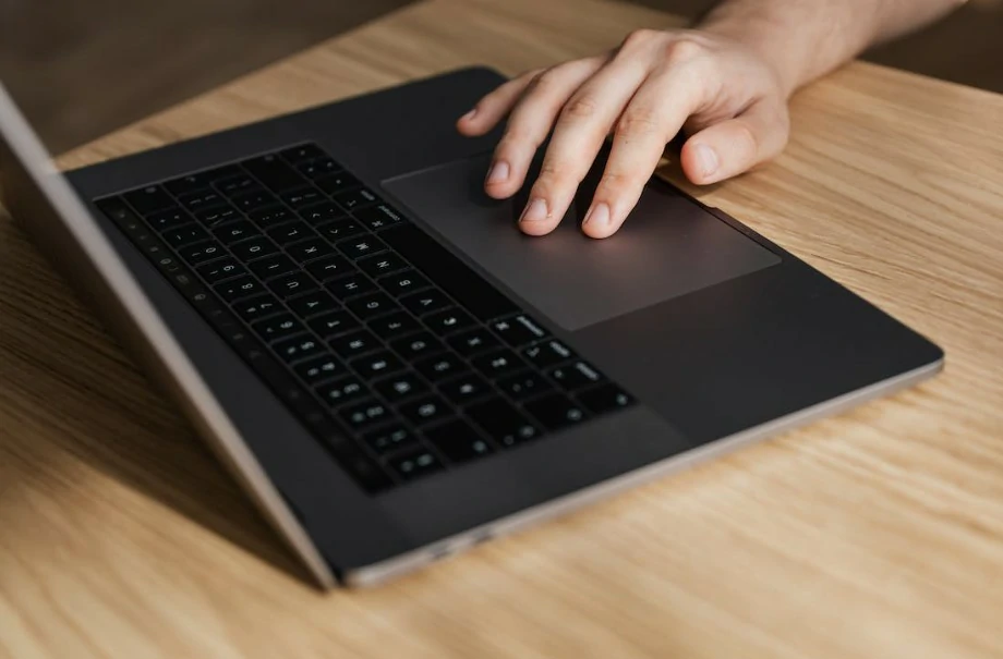 3 Cara Membeli Laptop Bekas yang Masih Bagus www.tritop.co.id